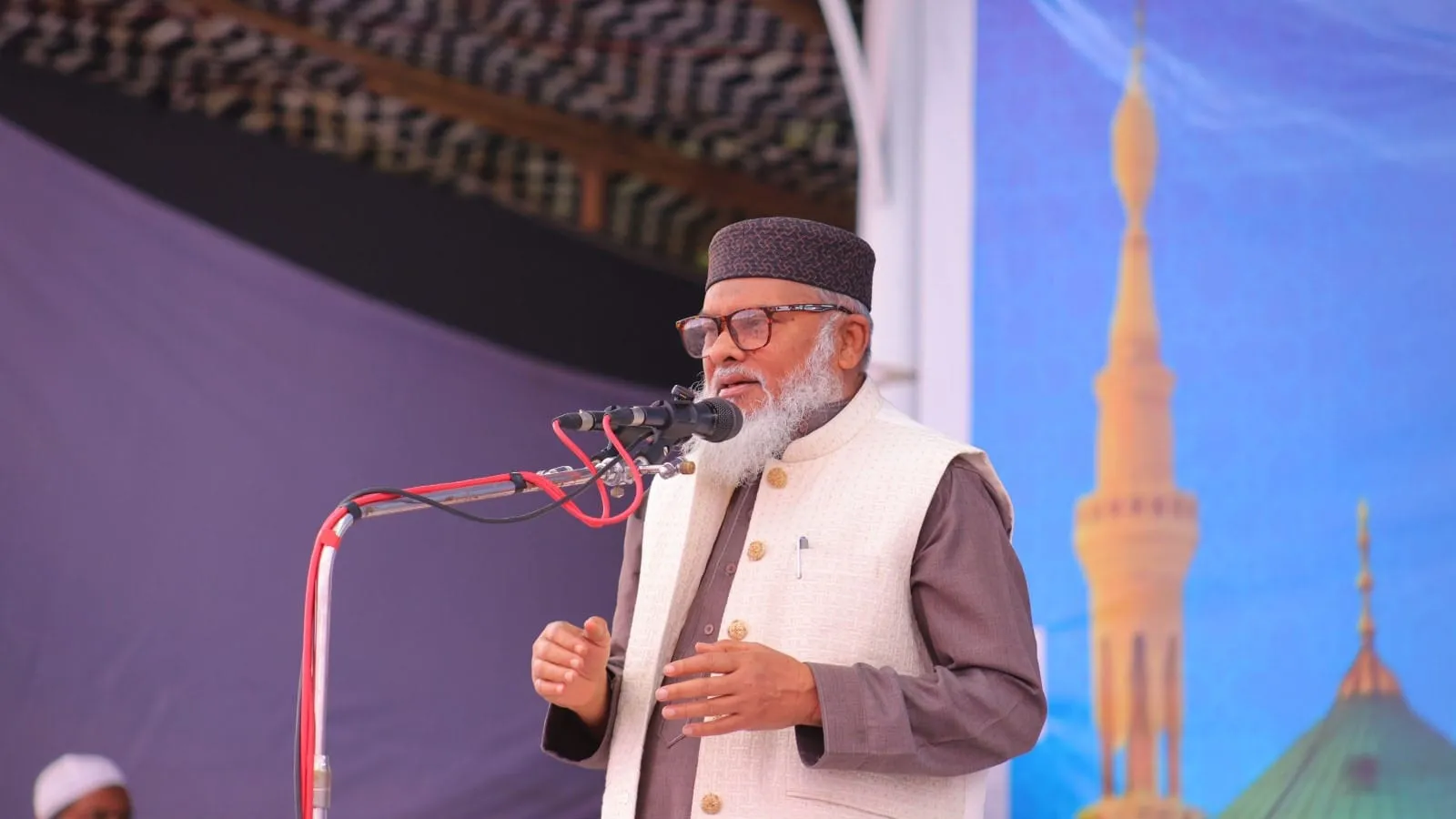 ইসলামী মাহফিলে বক্তব্য