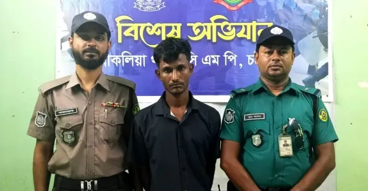 বাকলিয়ায় যুবক গ্রেপ্তার, চোরাই ল্যাপটপ ও মোবাইল জব্দের দাবি পুলিশের