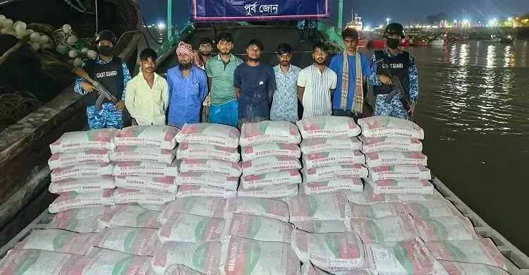 পতেঙ্গায় ৪০ টন সিমেন্টসহ আটক ৮, জব্দ কার্গো বোট