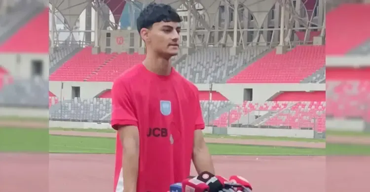 ১৮ বছরের মাহি জাতীয় দলের ক্যাম্পে, হামজার সঙ্গে একই ড্রেসিংরুমের অপেক্ষায়