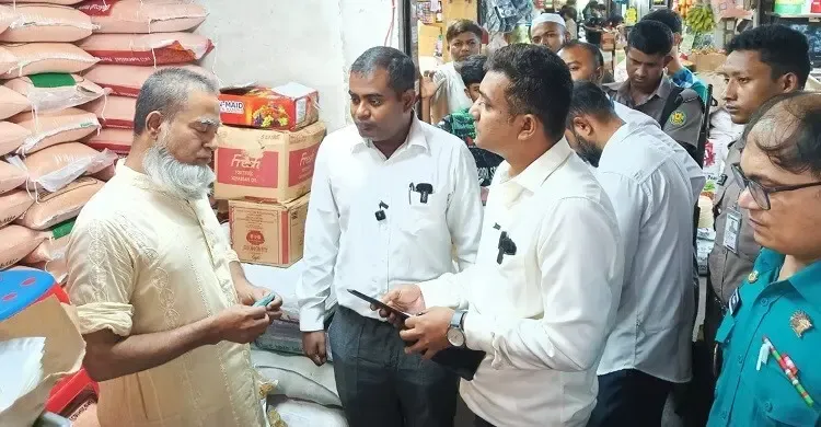 বাজারে অনিয়ম ঠেকাতে ৩৬ জেলায় অভিযান, ১০১ প্রতিষ্ঠানকে জরিমানা