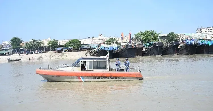 মা ইলিশ রক্ষায় নদী ও সমুদ্র উপকূলে নজরদারি বাড়িয়েছে কোস্ট গার্ড