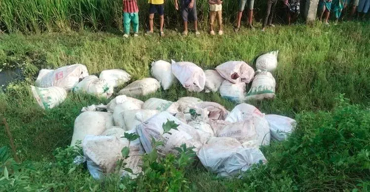 মুক্তাগাছায় ৩৫ বস্তা ঘোড়ার হাড়গোড়-চামড়া উদ্ধার, গরুর মাংস নিয়ে আতঙ্ক