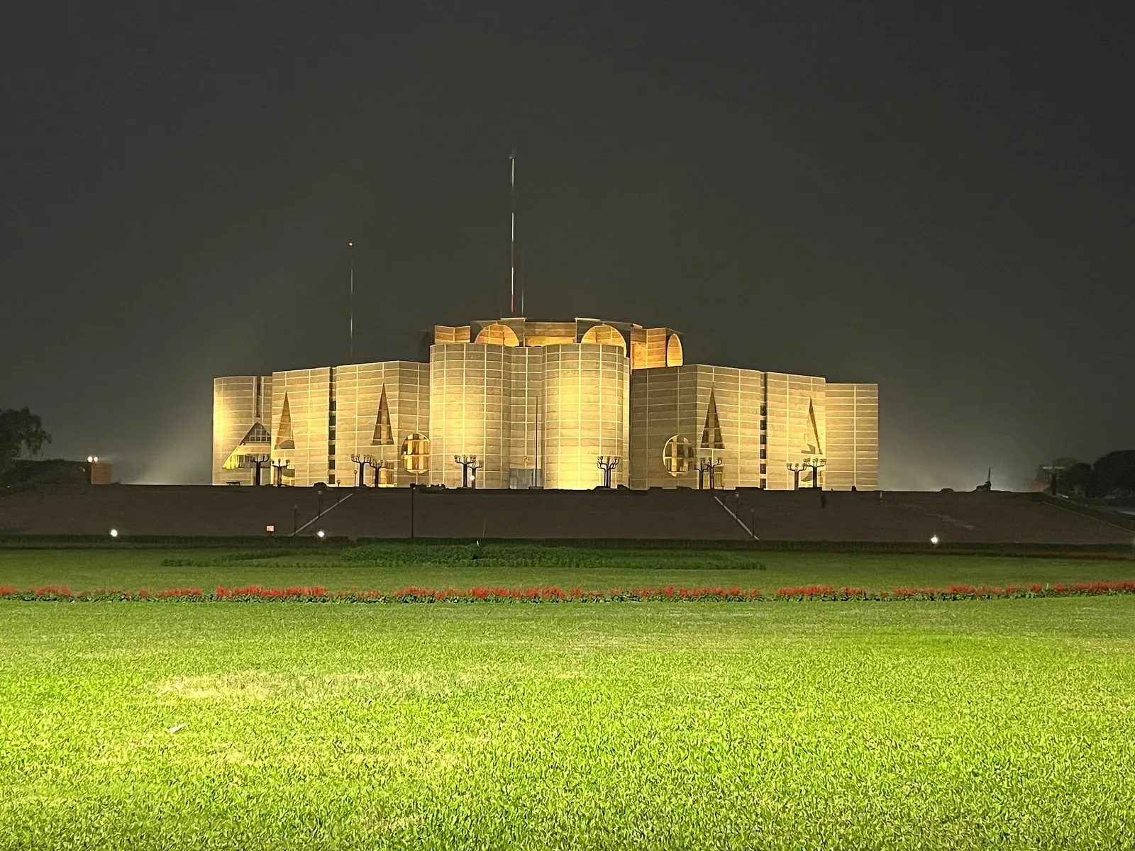 রাতের আলোয় জাতীয় সংসদ ভবন