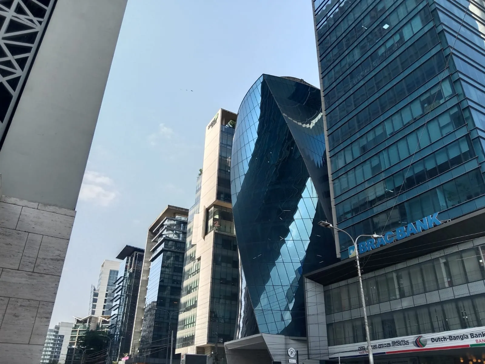 রাজধানীর কামাল আতাতুর্ক অ্যাভিনিউ
