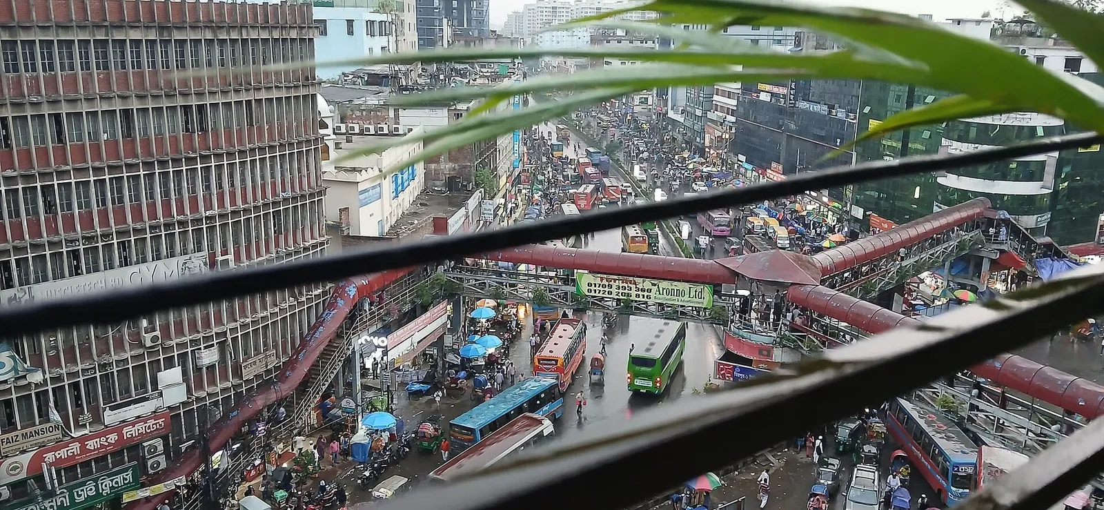 রাজধানীর মিরপুর ১০ নম্বর গোলচত্বর এলাকা