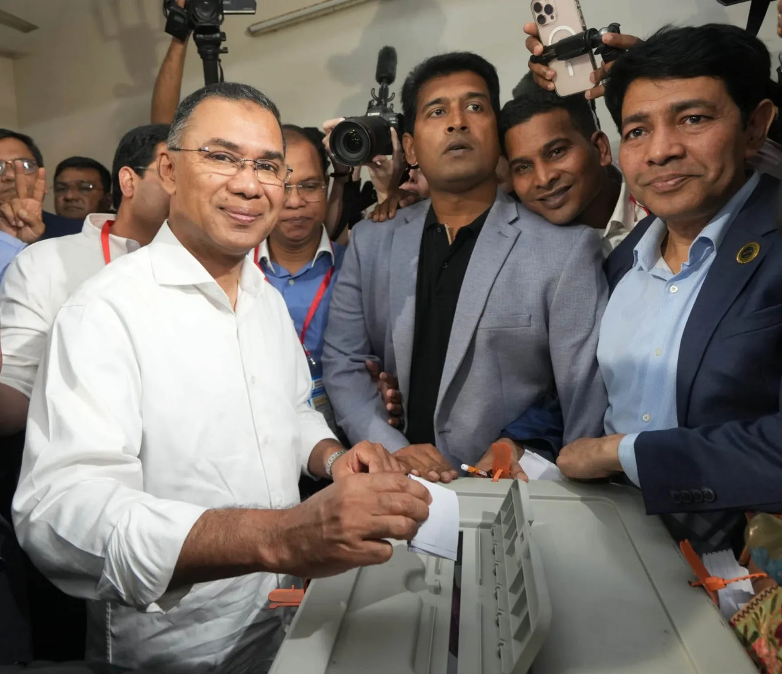 ভোট দিচ্ছেন তারেক রহমান